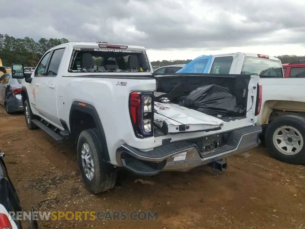 2 fotografías del automóvil dañado 1GT49ME78PF222488 GMC SIERRA 2023