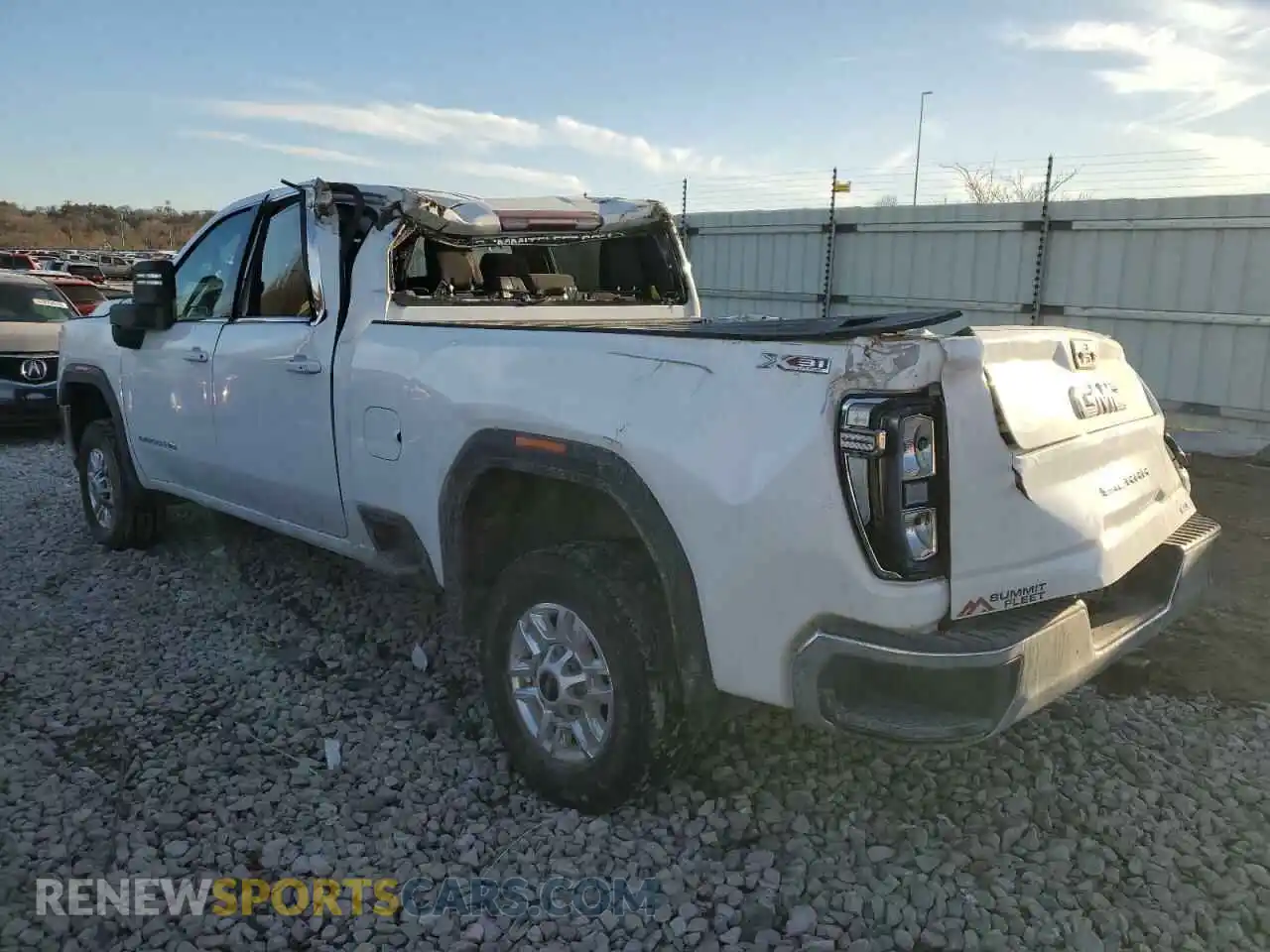 2 fotografías del automóvil dañado 1GT49MEY4PF143845 GMC SIERRA 2023