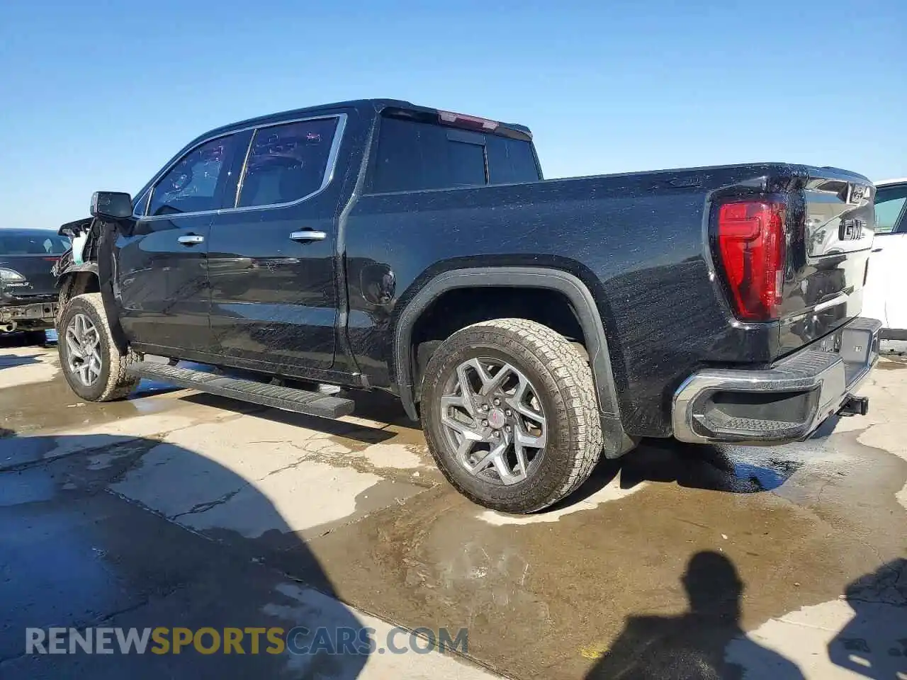2 fotografías del automóvil dañado 1GTUUDED4PZ102187 GMC SIERRA 2023