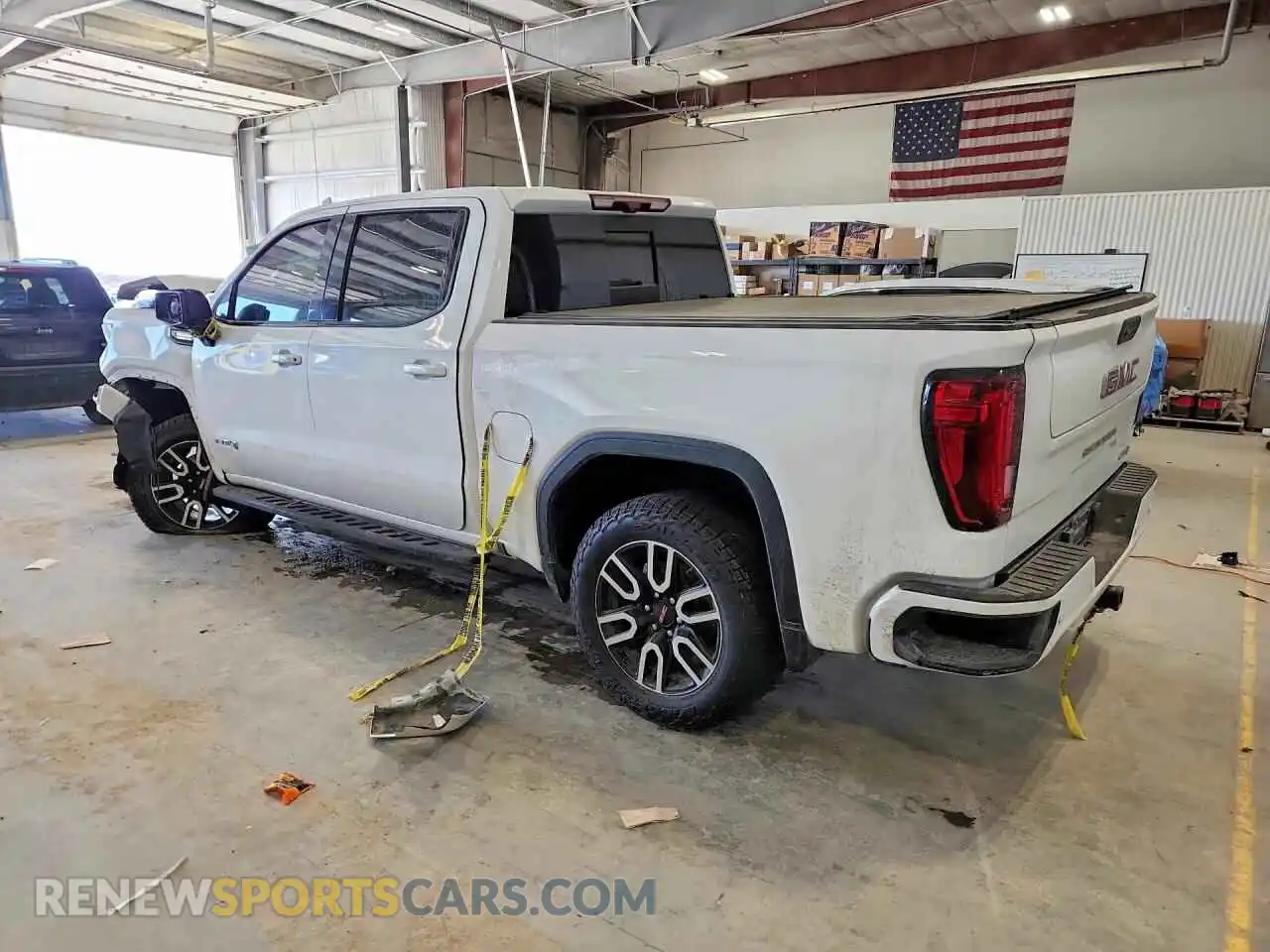2 fotografías del automóvil dañado 1GTUUEE82PZ120356 GMC SIERRA 2023