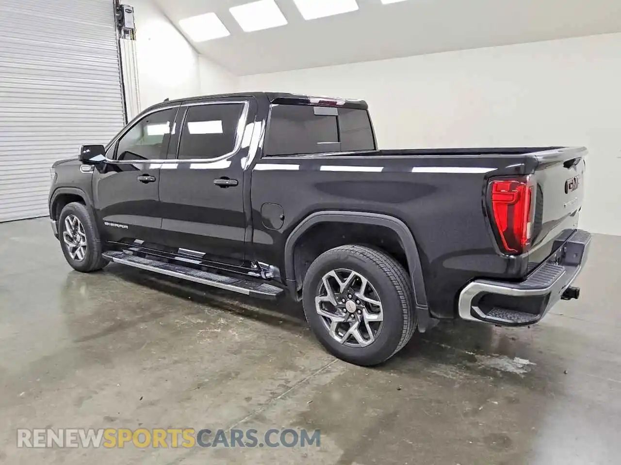 2 fotografías del automóvil dañado 3GTPHDE80PG341689 GMC SIERRA 2023