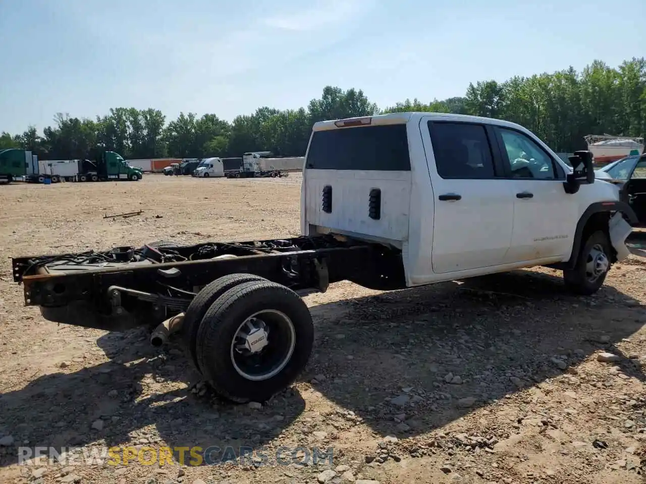 3 Photograph of a damaged car 1GD49SEY3RF309954 GMC SIERRA 2024