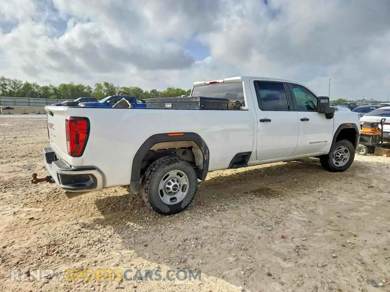 3 Фотография поврежденного автомобиля 1GT48LE78RF408810 GMC SIERRA 2024