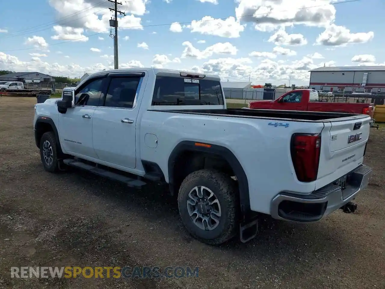 2 fotografías del automóvil dañado 1GT49NEY1RF352646 GMC SIERRA 2024