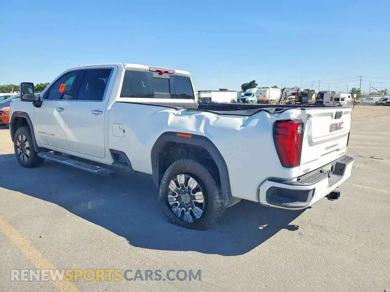 2 fotografías del automóvil dañado 1GT49WEY3RF445416 GMC SIERRA 2024