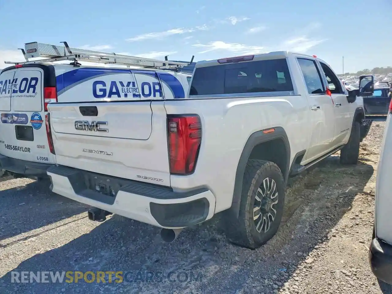 3 Фотография поврежденного автомобиля 1GT49XEYXRF143398 GMC SIERRA 2024