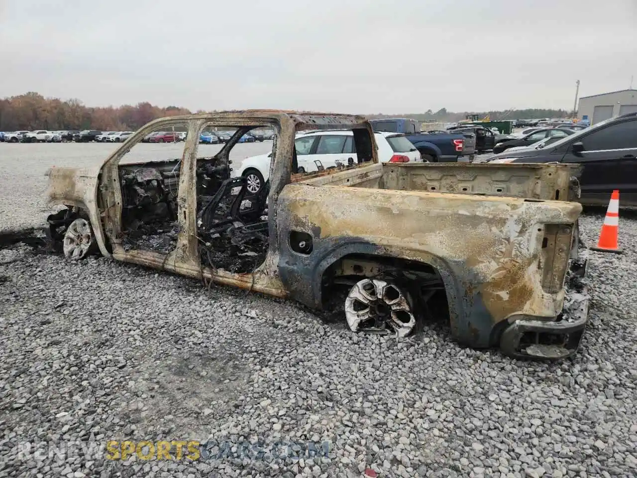 2 Фотография поврежденного автомобиля 1GTUUAED8RZ336642 GMC SIERRA 2024