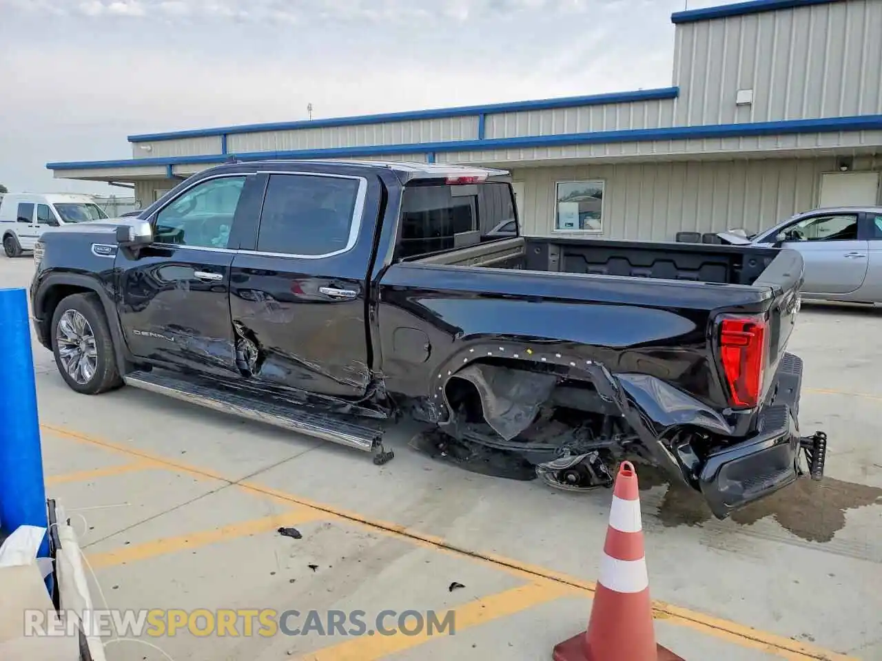 2 Photograph of a damaged car 1GTUUGED0RZ132467 GMC SIERRA 2024