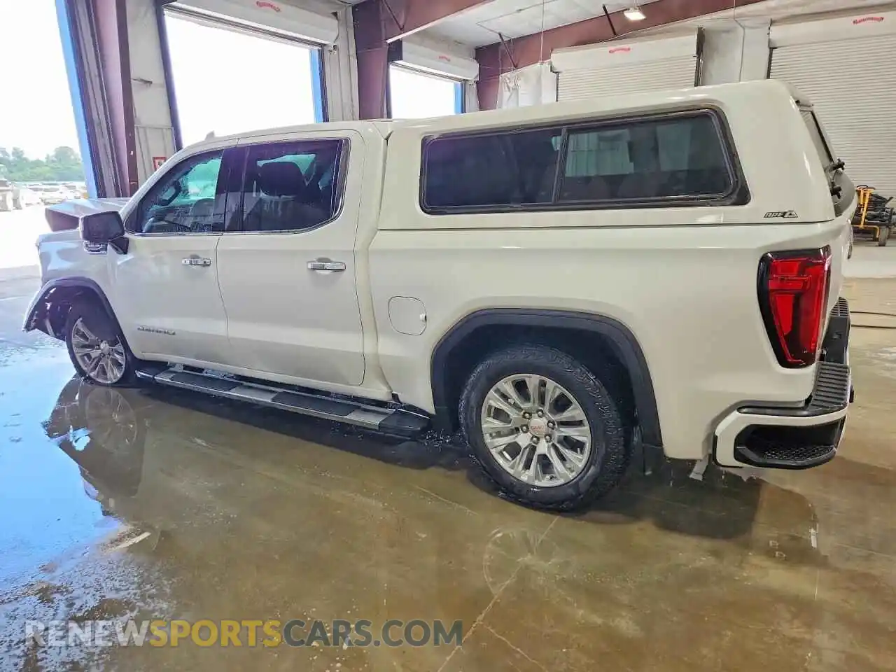 2 Photograph of a damaged car 1GTUUGED3RZ151241 GMC SIERRA 2024
