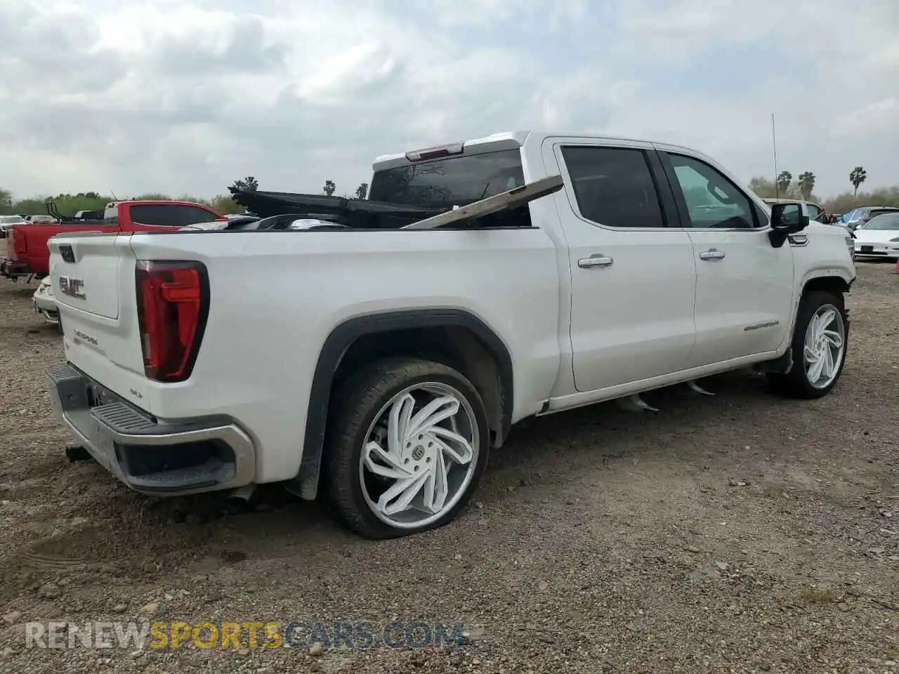 3 Photograph of a damaged car 3GTPHDED6RG136135 GMC SIERRA 2024