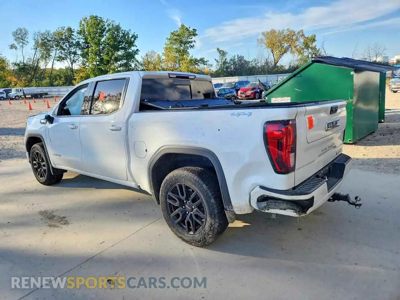 2 fotografías del automóvil dañado 3GTUUCE87RG368738 GMC SIERRA 2024
