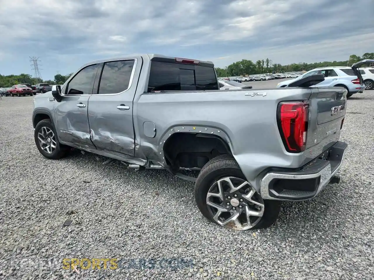 2 fotografías del automóvil dañado 3GTUUDED1RG316671 GMC SIERRA 2024