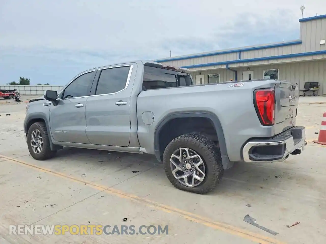 2 Photograph of a damaged car 3GTUUDED3RG317157 GMC SIERRA 2024