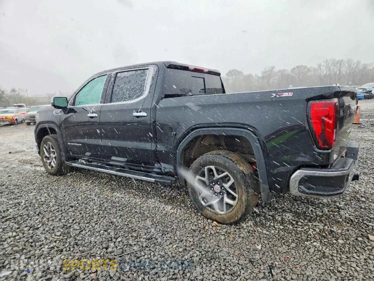 2 Photograph of a damaged car 3GTUUDED9RG275285 GMC SIERRA 2024