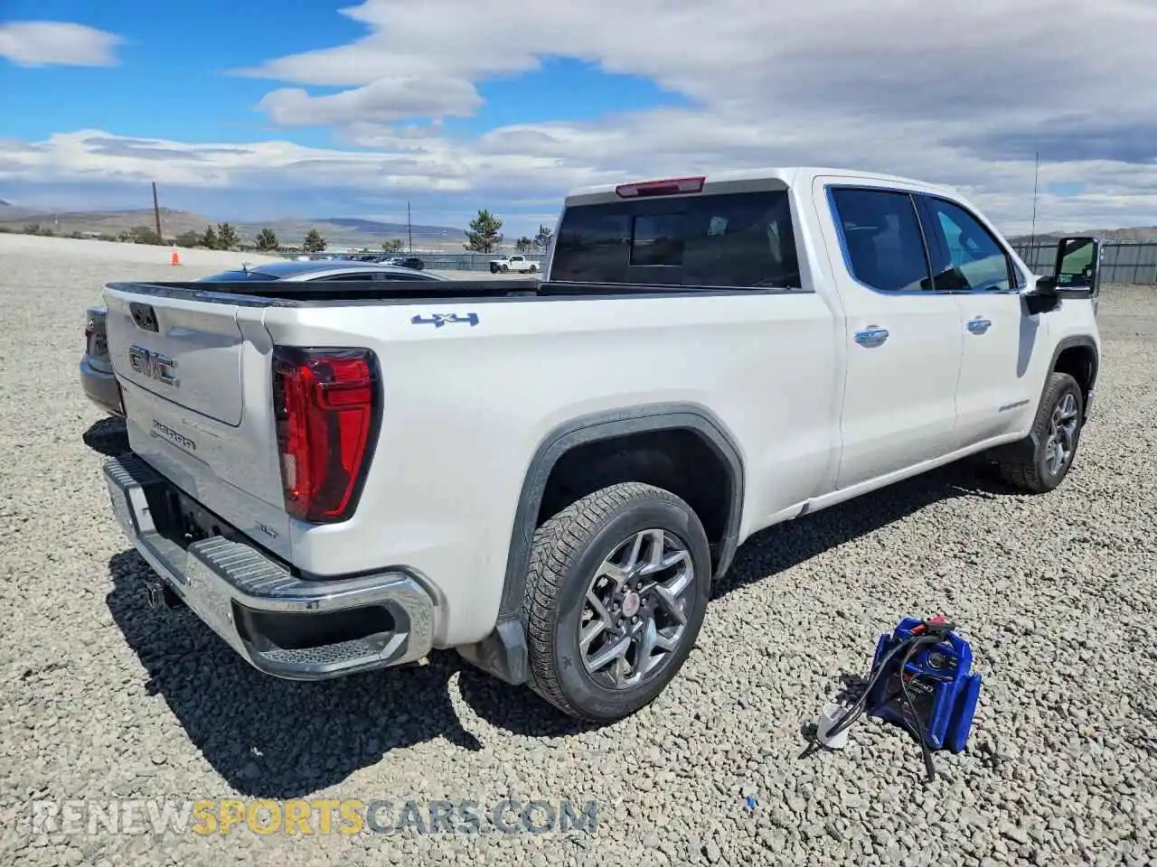 3 Photograph of a damaged car 3GTUUDEDXRG423301 GMC SIERRA 2024