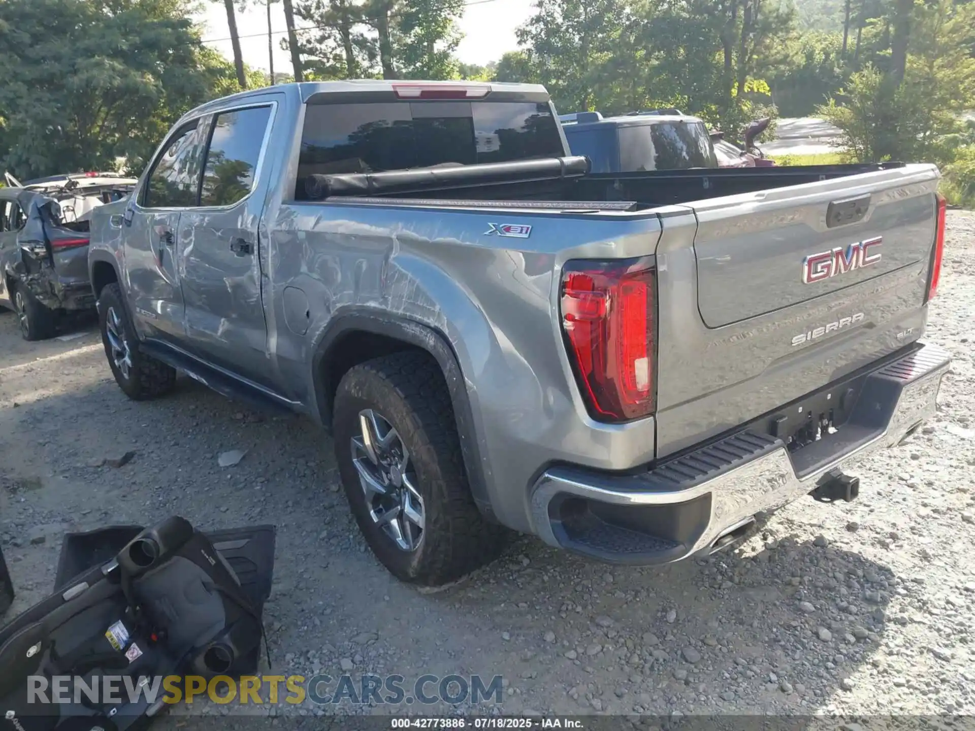 3 Photograph of a damaged car 3GTUUDEDXRG447064 GMC SIERRA 2024