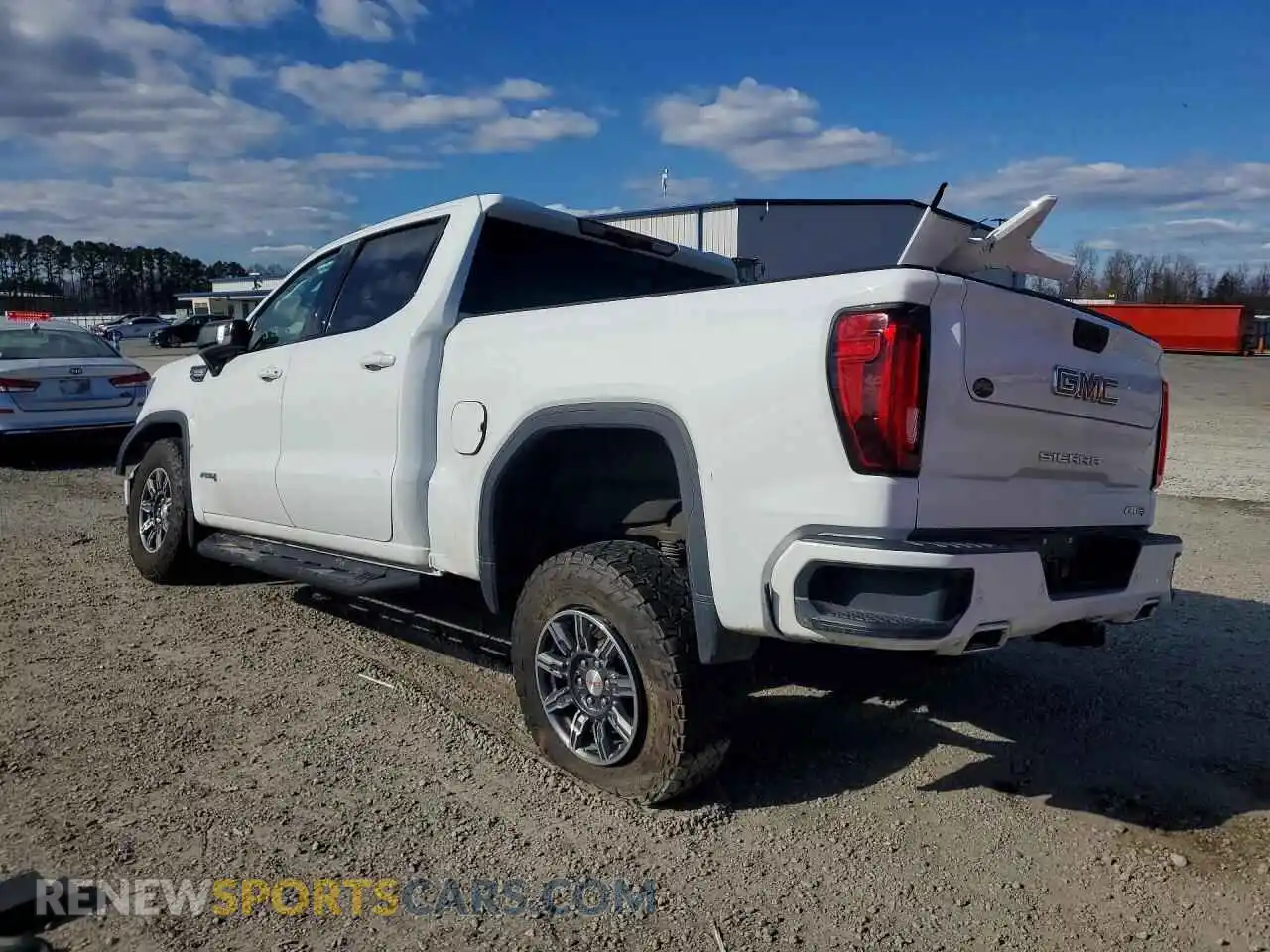 2 fotografías del automóvil dañado 3GTUUEE83RG170220 GMC SIERRA 2024