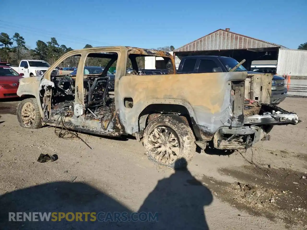2 Photograph of a damaged car 3GTUUEEL3RG443810 GMC SIERRA 2024