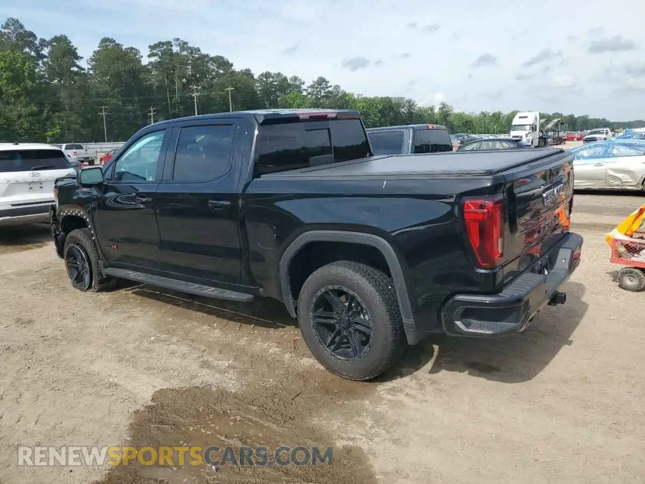 2 fotografías del automóvil dañado 3GTUUEELXRG412487 GMC SIERRA 2024