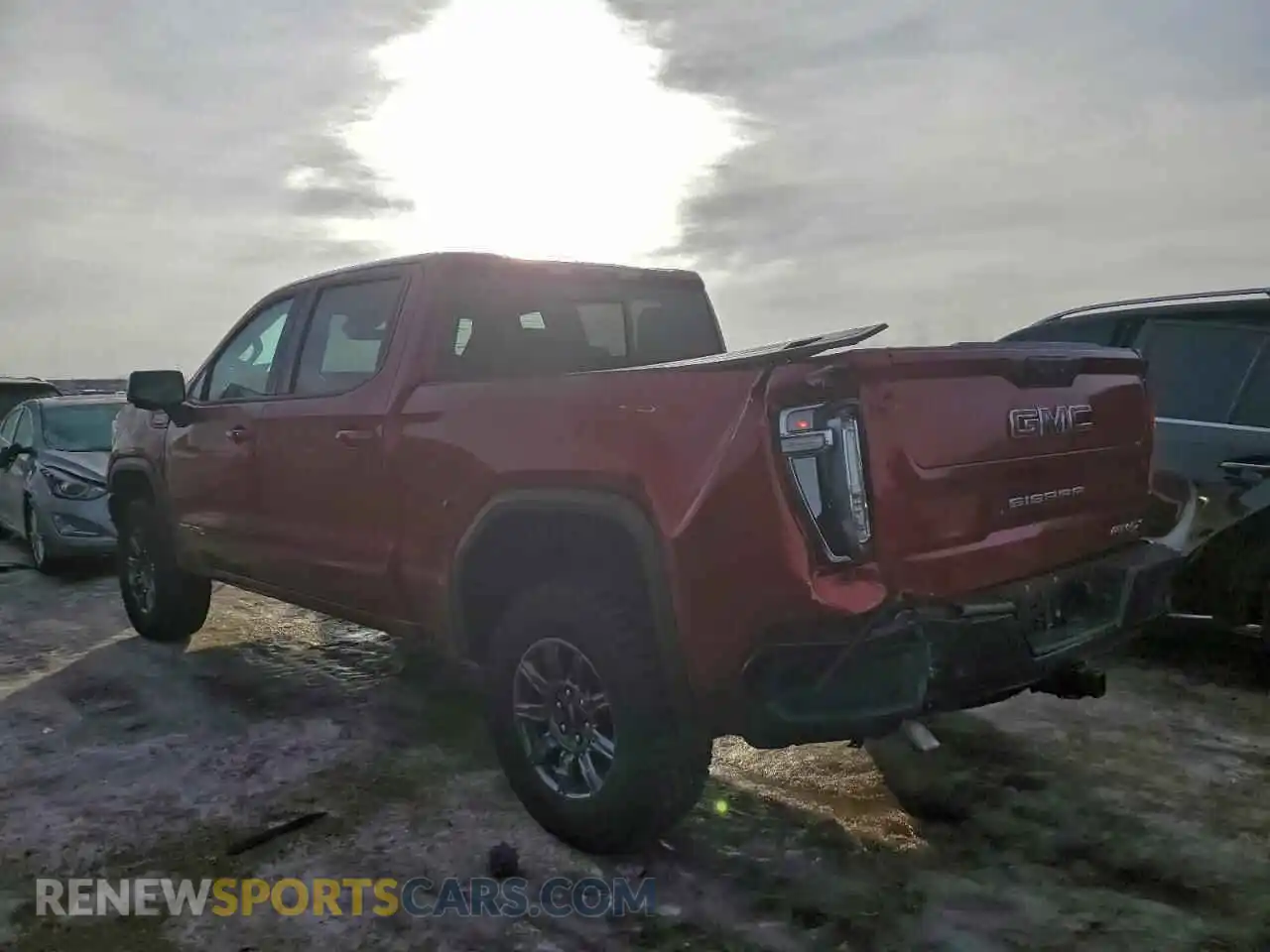 2 fotografías del automóvil dañado 3GTUUFEL0RG266168 GMC SIERRA 2024