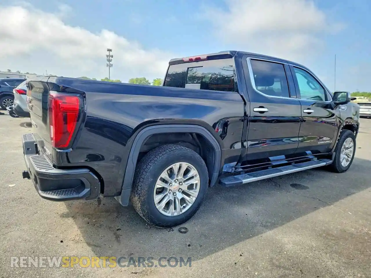 3 Photograph of a damaged car 3GTUUGE86RG234312 GMC SIERRA 2024