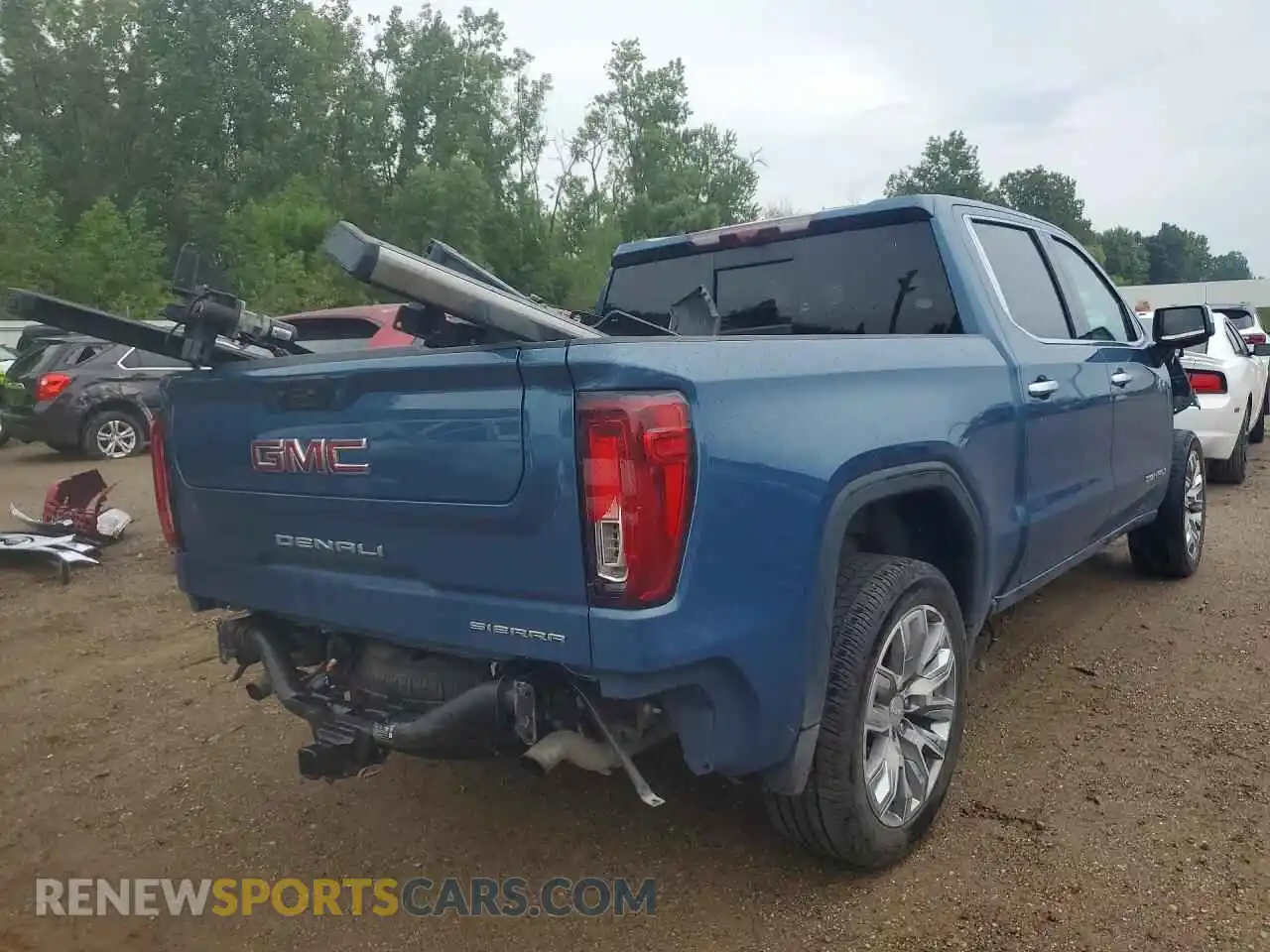 3 Photograph of a damaged car 3GTUUGED1RG286301 GMC SIERRA 2024