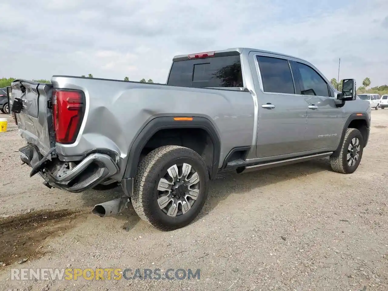 3 Photograph of a damaged car 1GT4UREY0SF328575 GMC SIERRA 2025
