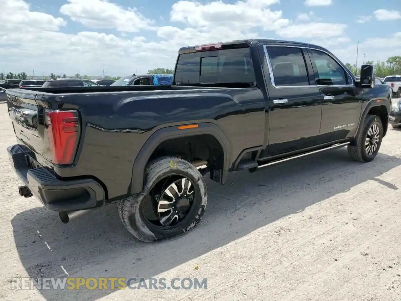 3 Фотография поврежденного автомобиля 1GT4UXEY5SF105971 GMC SIERRA 2025