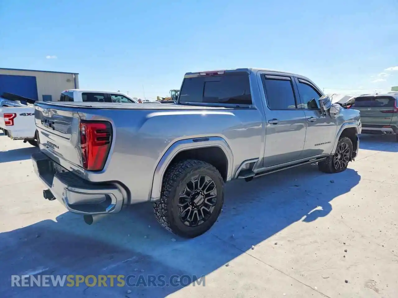 3 Фотография поврежденного автомобиля 1GT4UXEY7SF104742 GMC SIERRA 2025