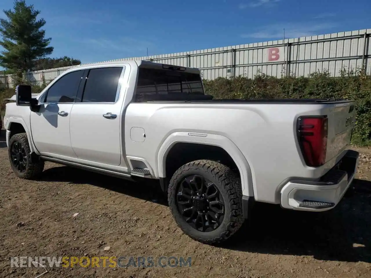 2 Фотография поврежденного автомобиля 1GT4UXEY9SF160150 GMC SIERRA 2025
