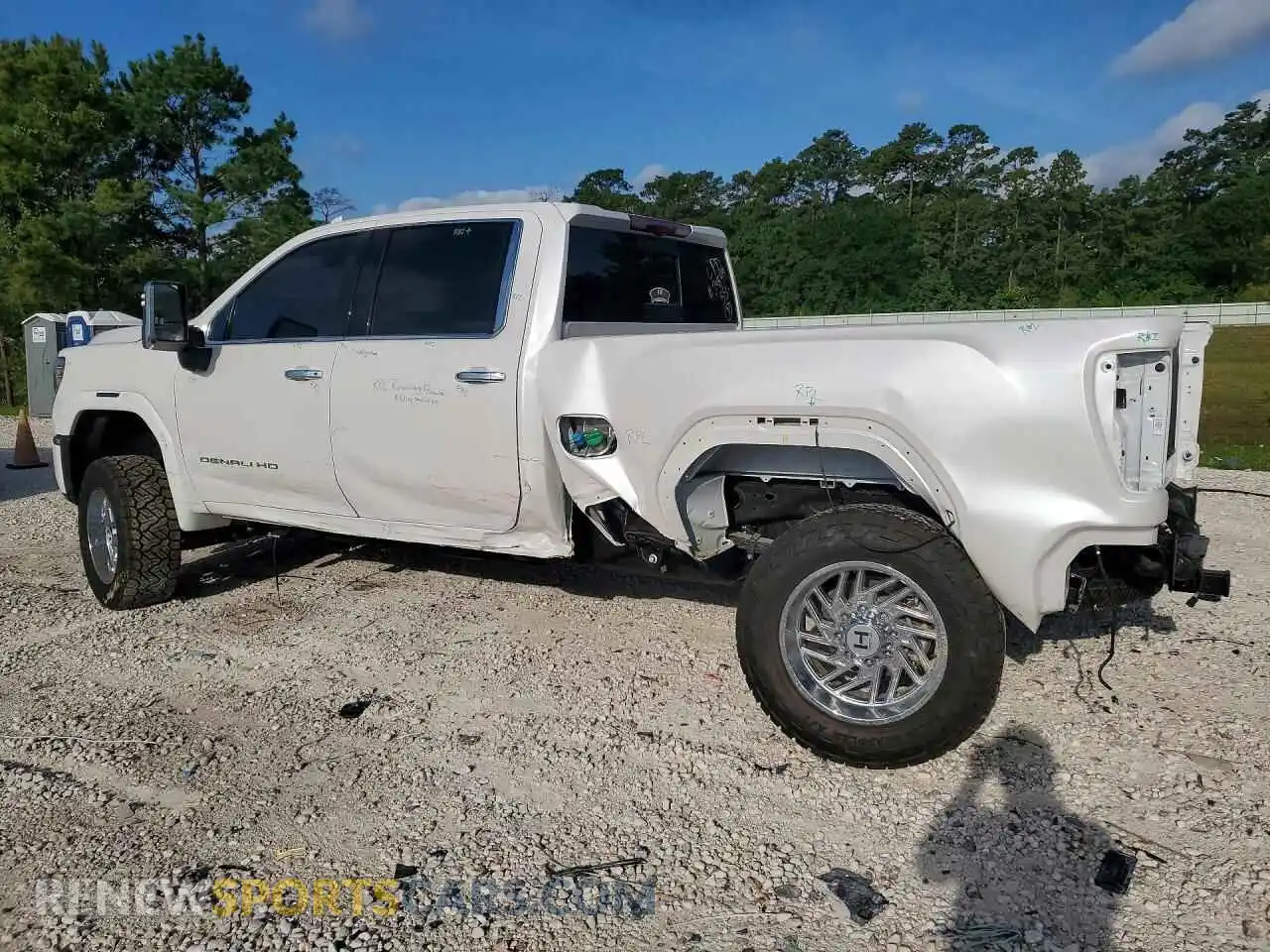 2 Photograph of a damaged car 1GT4UXEYXSF290924 GMC SIERRA 2025