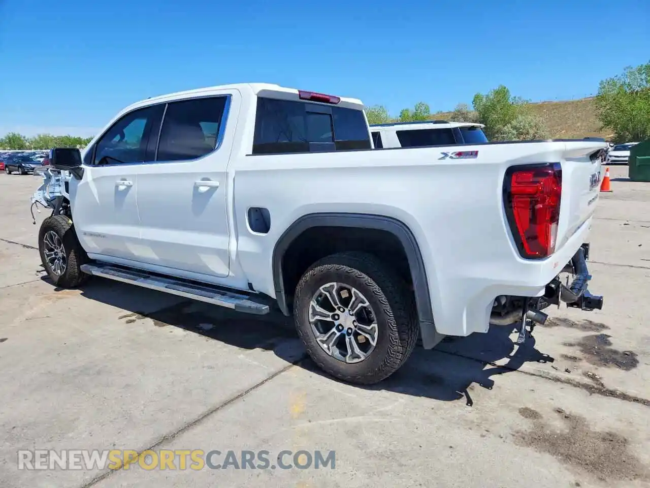 2 fotografías del automóvil dañado 1GTUUBED0SZ258191 GMC SIERRA 2025