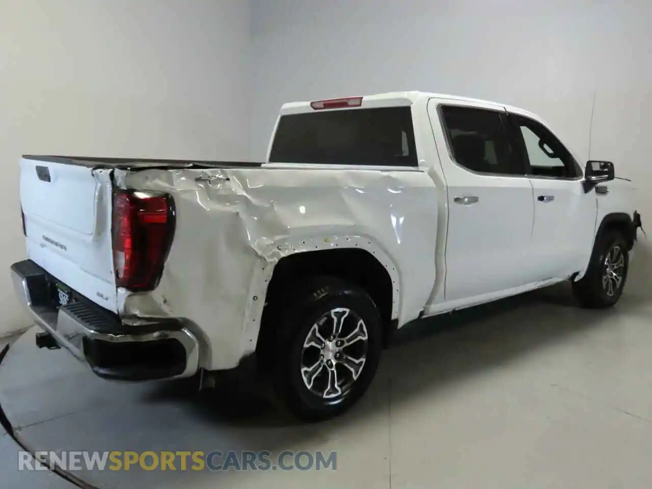 3 Photograph of a damaged car 1GTUUDED6SZ117640 GMC SIERRA 2025