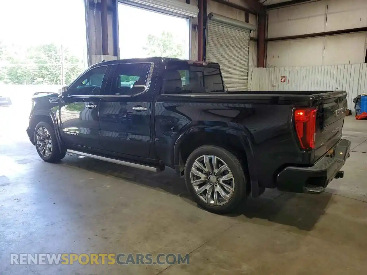 2 Фотография поврежденного автомобиля 1GTUUGE82SZ226813 GMC SIERRA 2025