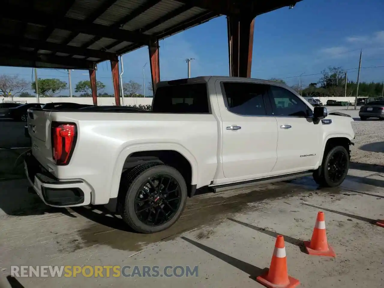 3 Photograph of a damaged car 3GTUUGE87SG172750 GMC SIERRA 2025