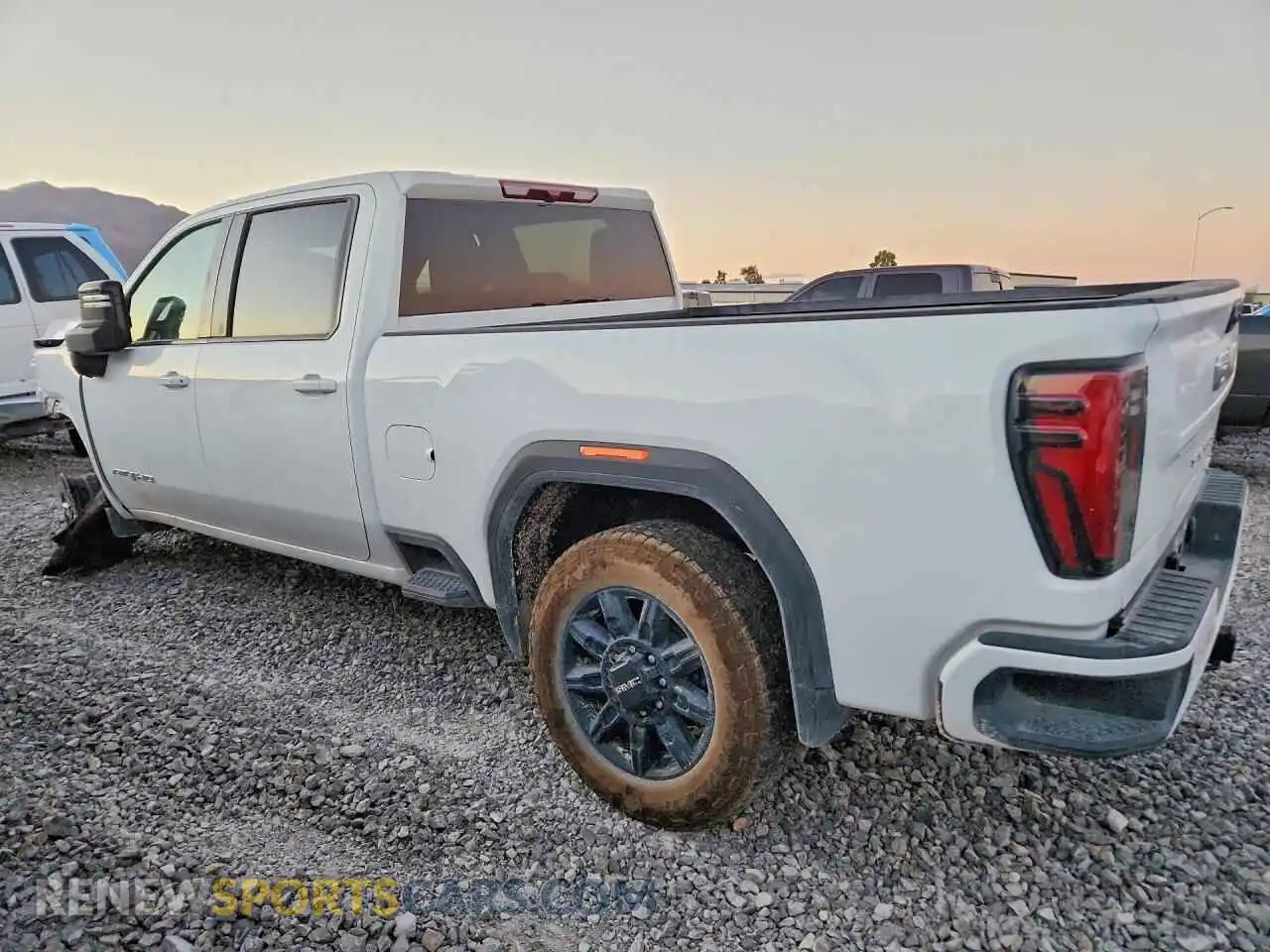 2 fotografías del automóvil dañado 1GT4UPEY5TF282232 GMC SIERRA 2026