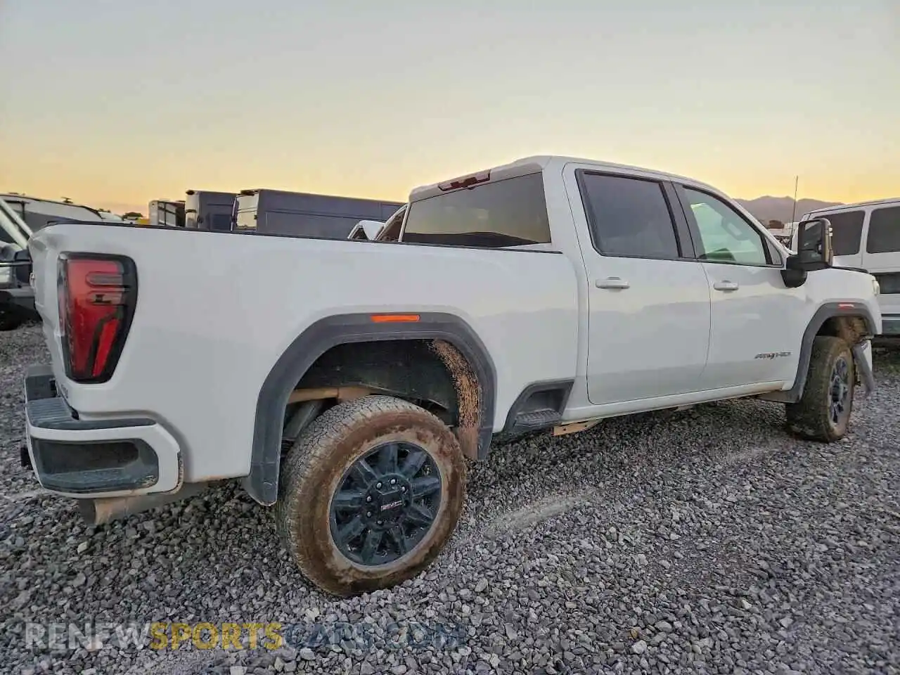 3 fotografías del automóvil dañado 1GT4UPEY5TF282232 GMC SIERRA 2026