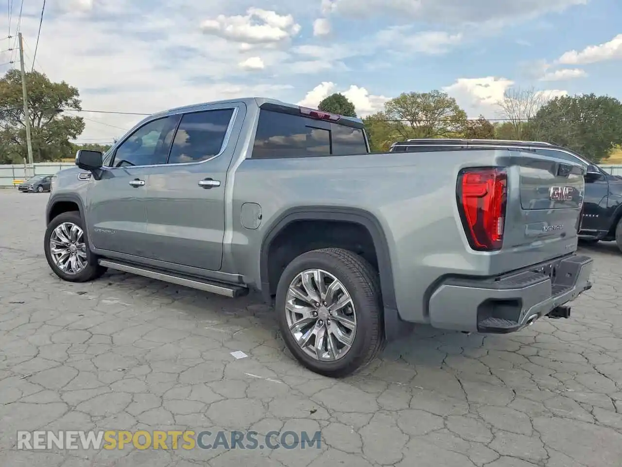 2 fotografías del automóvil dañado 1GTUUGEL3TZ327932 GMC SIERRA 2026