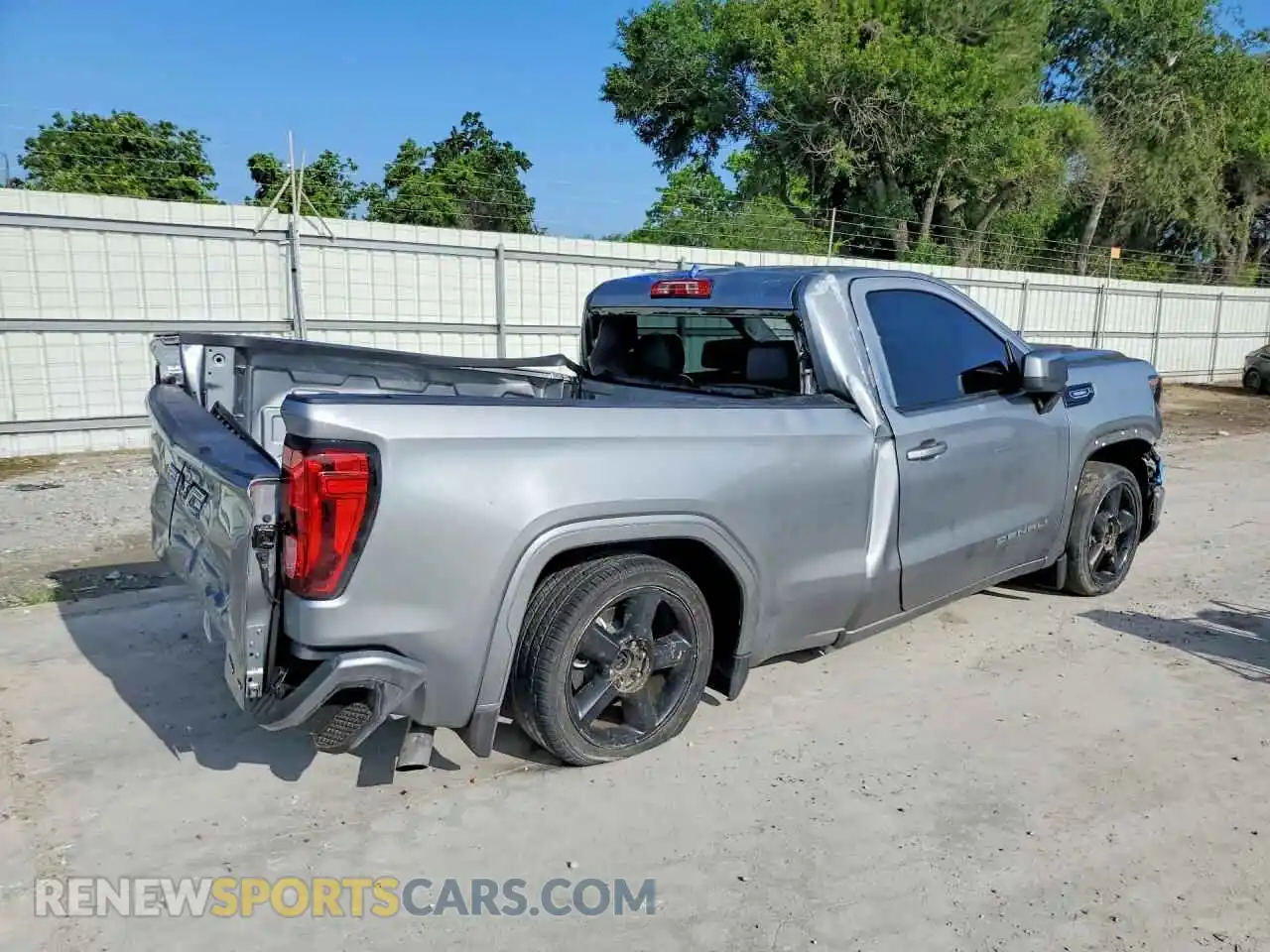 3 Photograph of a damaged car 3GTNHAEK7TG264587 GMC SIERRA 2026