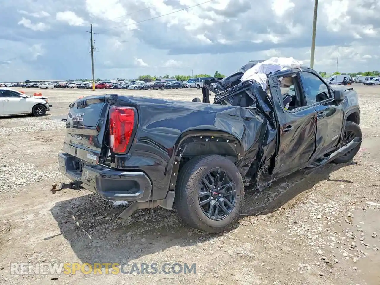 3 fotografías del automóvil dañado 3GTPHCEK3TG165639 GMC SIERRA 2026