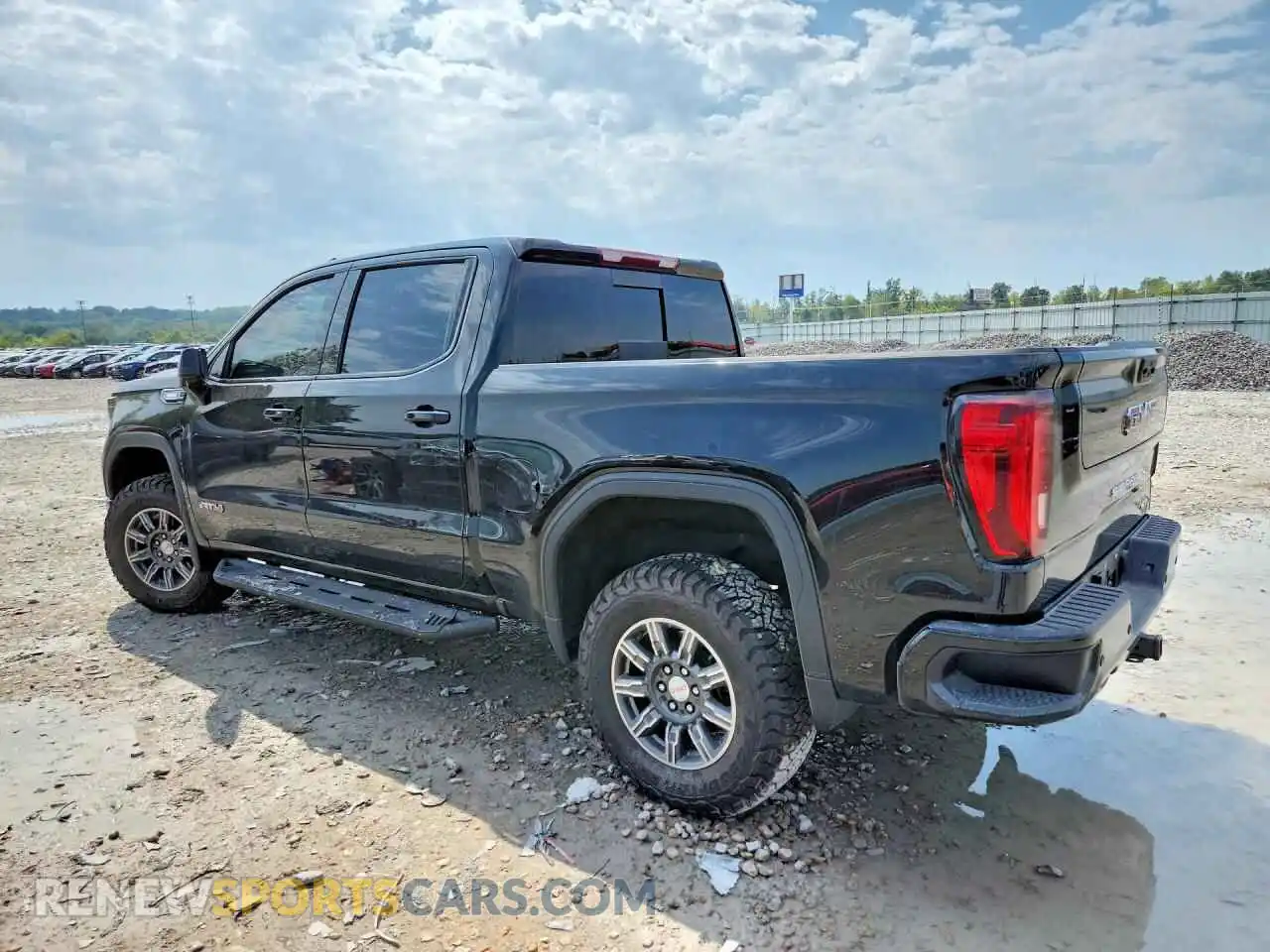 2 Фотография поврежденного автомобиля 3GTUUEE84TG188877 GMC SIERRA 2026