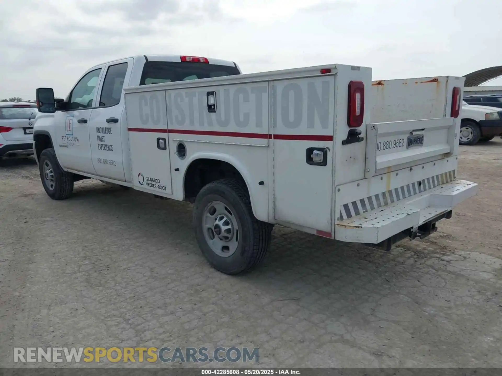 3 Photograph of a damaged car 2GD21NEG9K1198394 GMC SIERRA 2500HD 2019