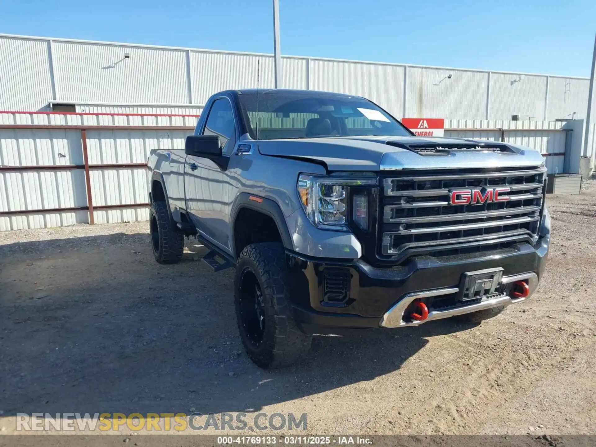 1 Photograph of a damaged car 1GD08LE76LF327421 GMC SIERRA 2500HD 2020