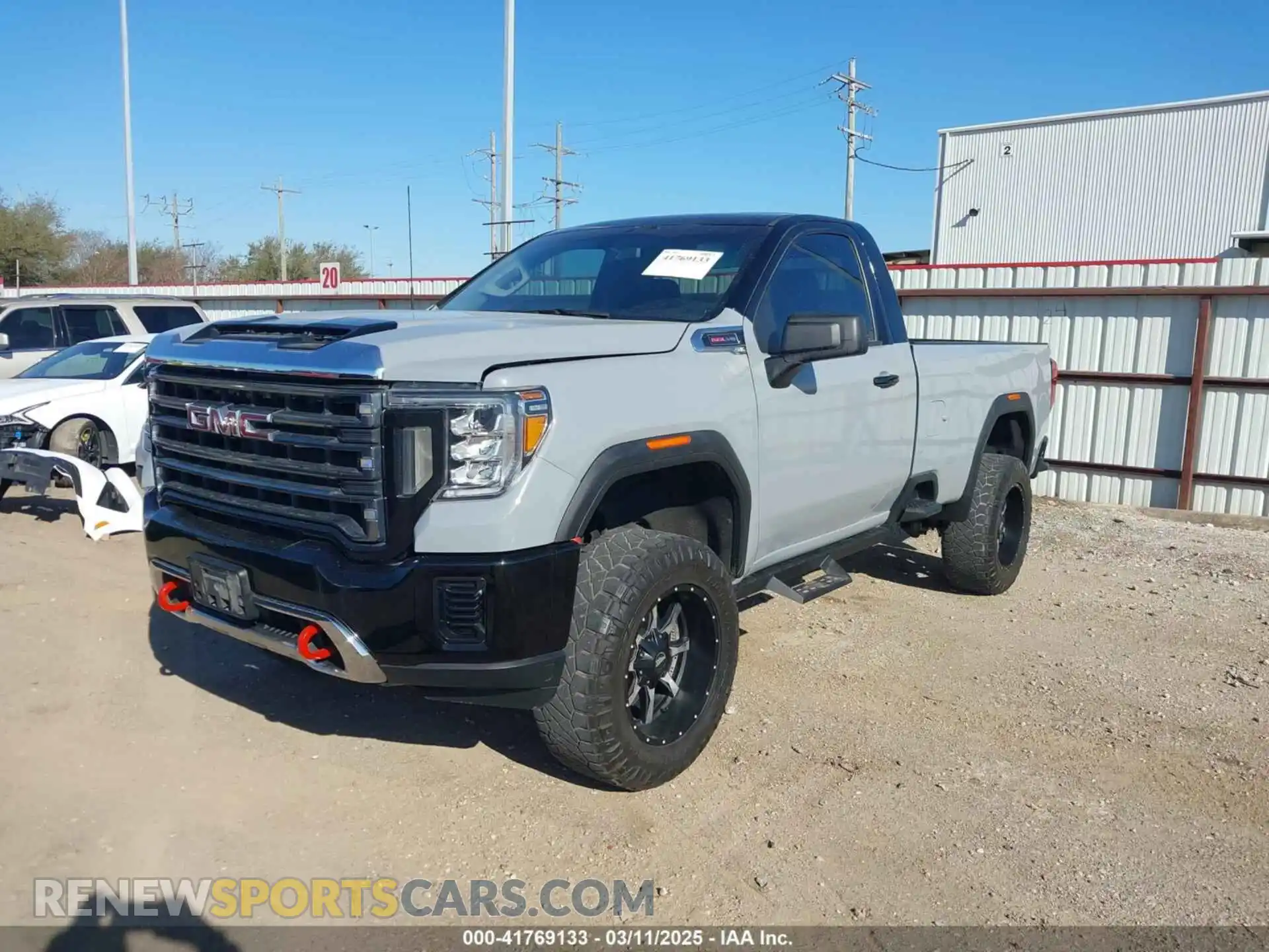 2 Photograph of a damaged car 1GD08LE76LF327421 GMC SIERRA 2500HD 2020