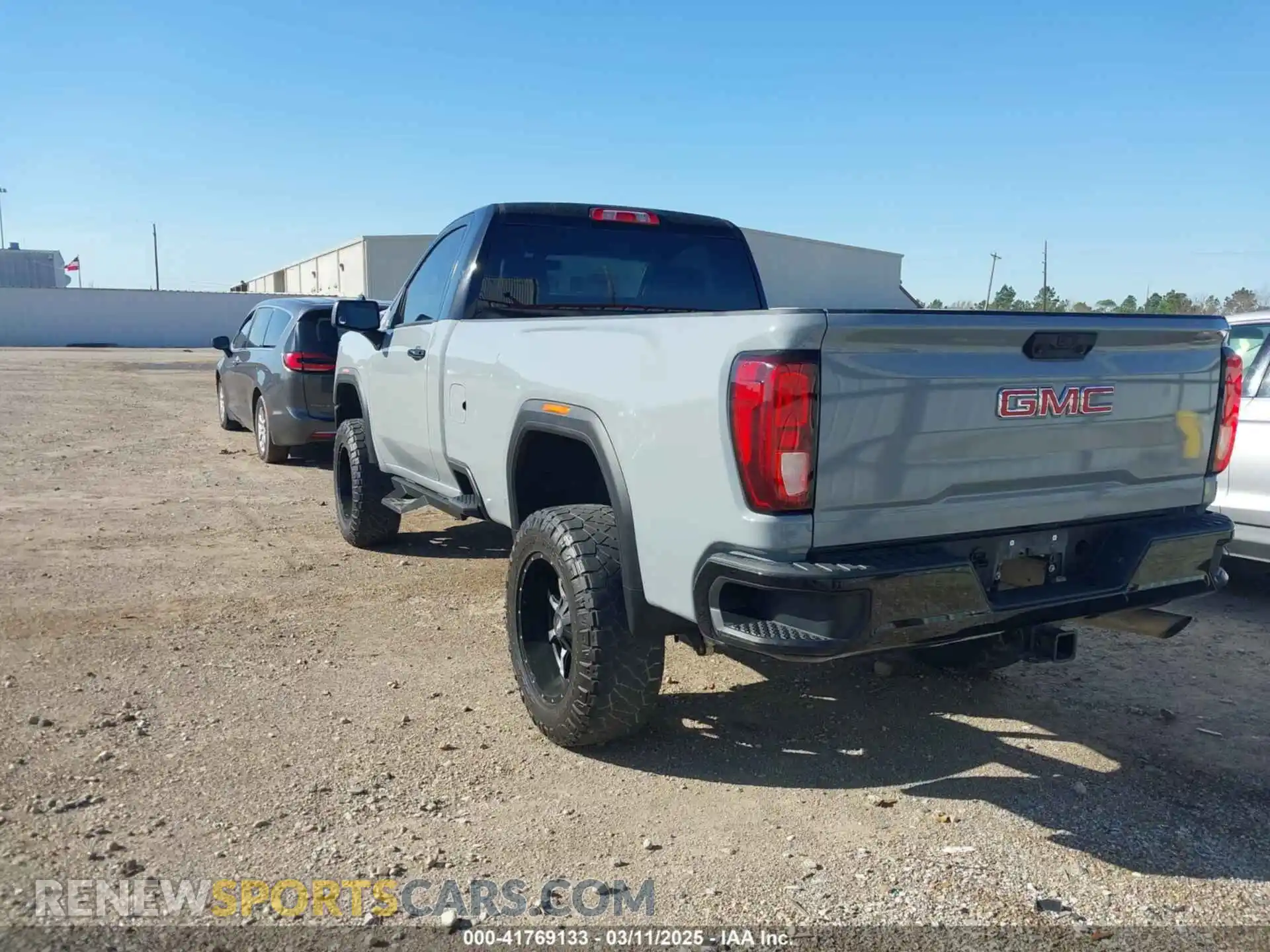 3 Photograph of a damaged car 1GD08LE76LF327421 GMC SIERRA 2500HD 2020