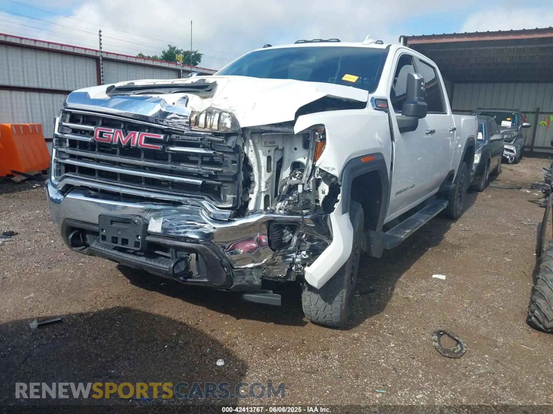 2 Photograph of a damaged car 1GT49NEY5LF248023 GMC SIERRA 2500HD 2020