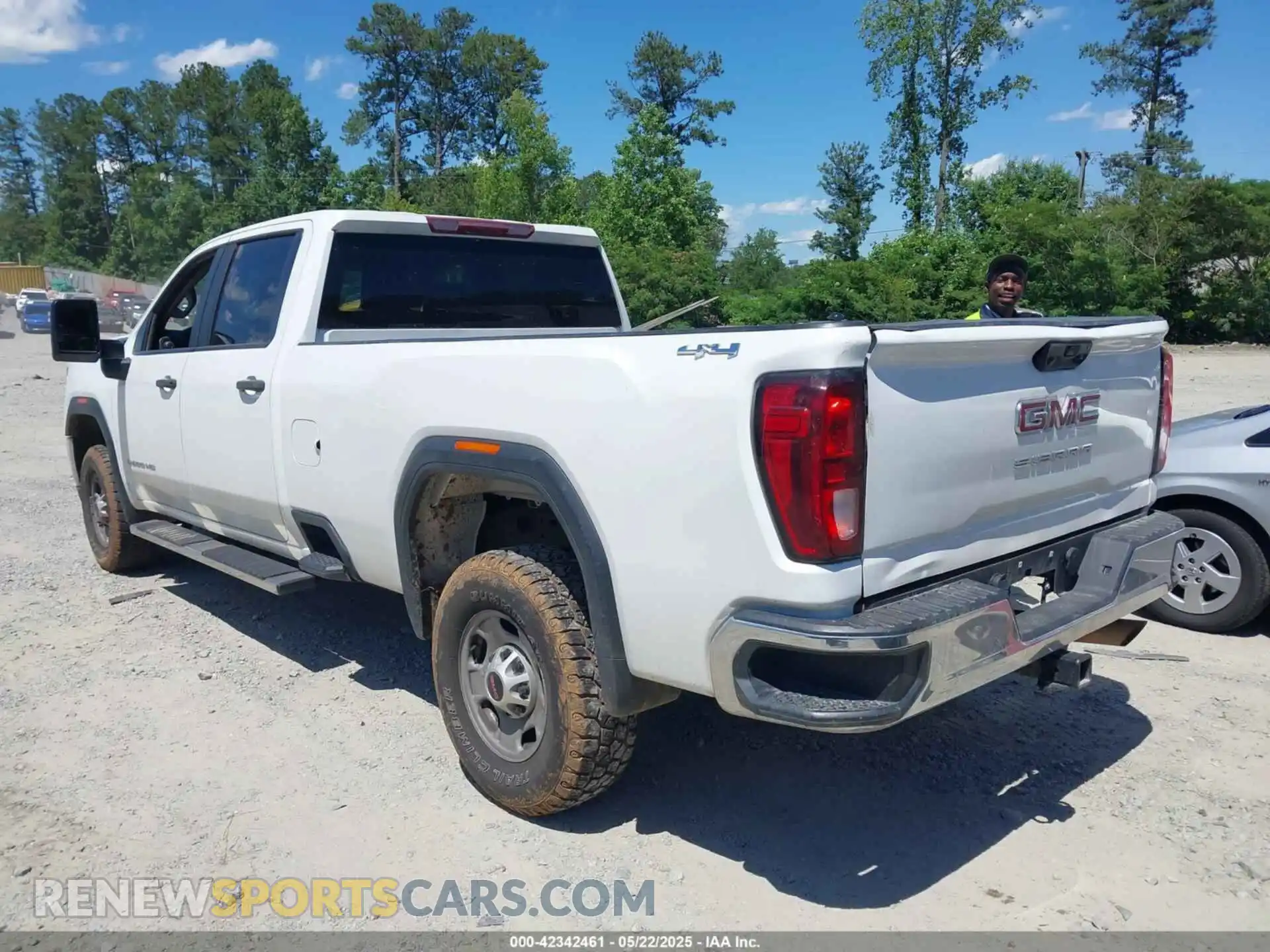 3 Photograph of a damaged car 1GT49LE74MF127853 GMC SIERRA 2500HD 2021