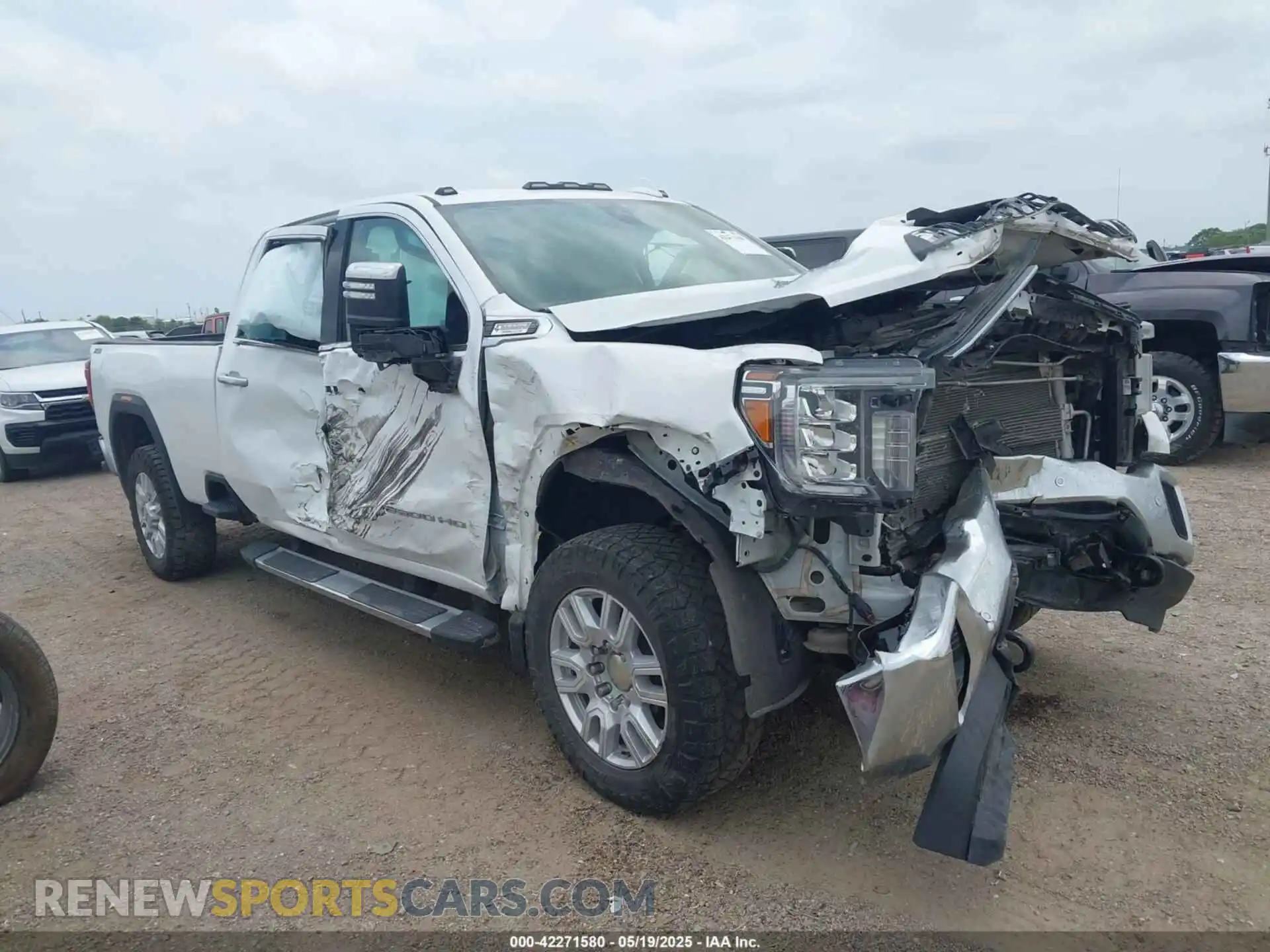 1 Photograph of a damaged car 1GT49NEY2MF116094 GMC SIERRA 2500HD 2021
