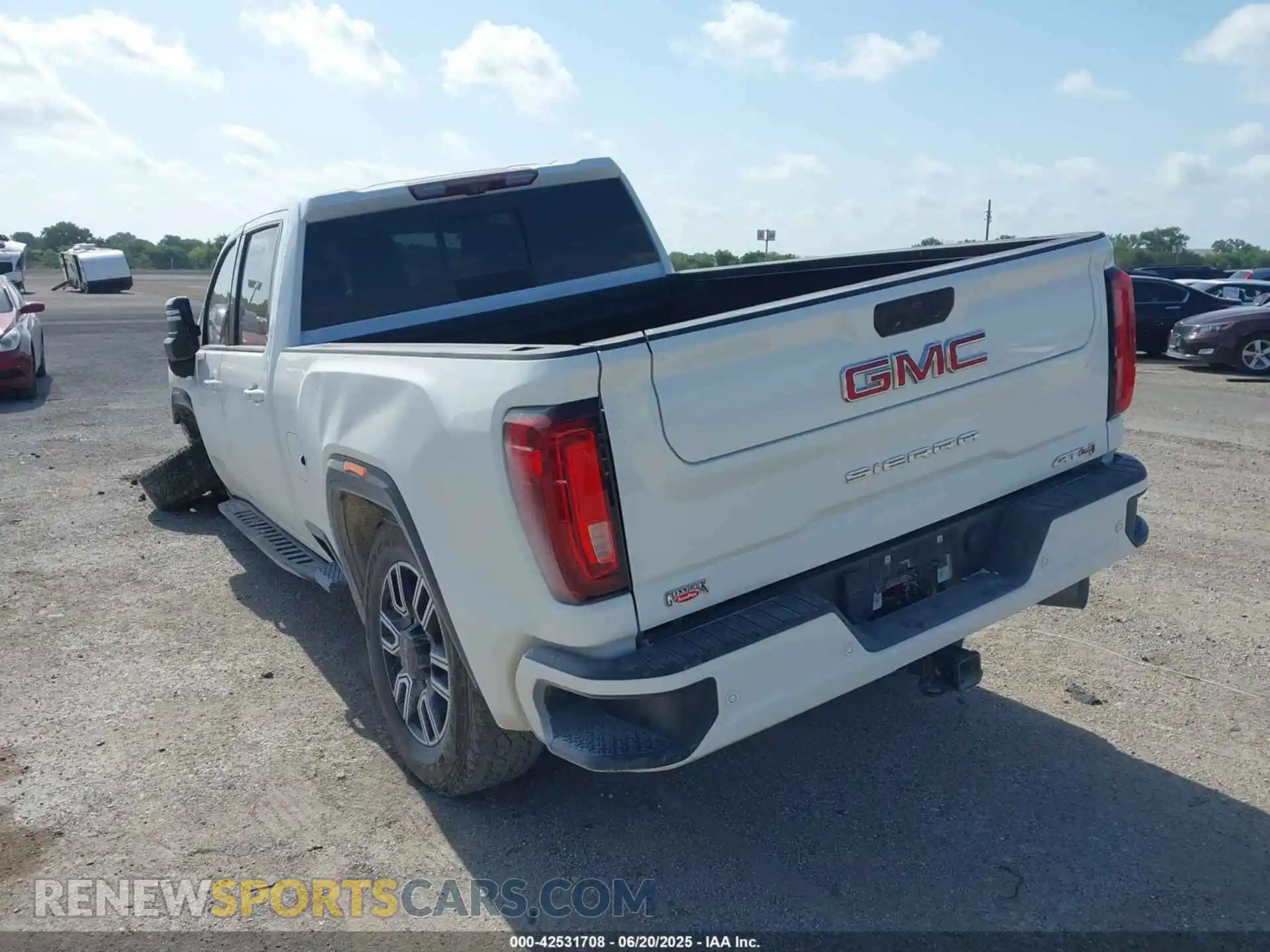 3 Photograph of a damaged car 1GT49PEY9MF113883 GMC SIERRA 2500HD 2021