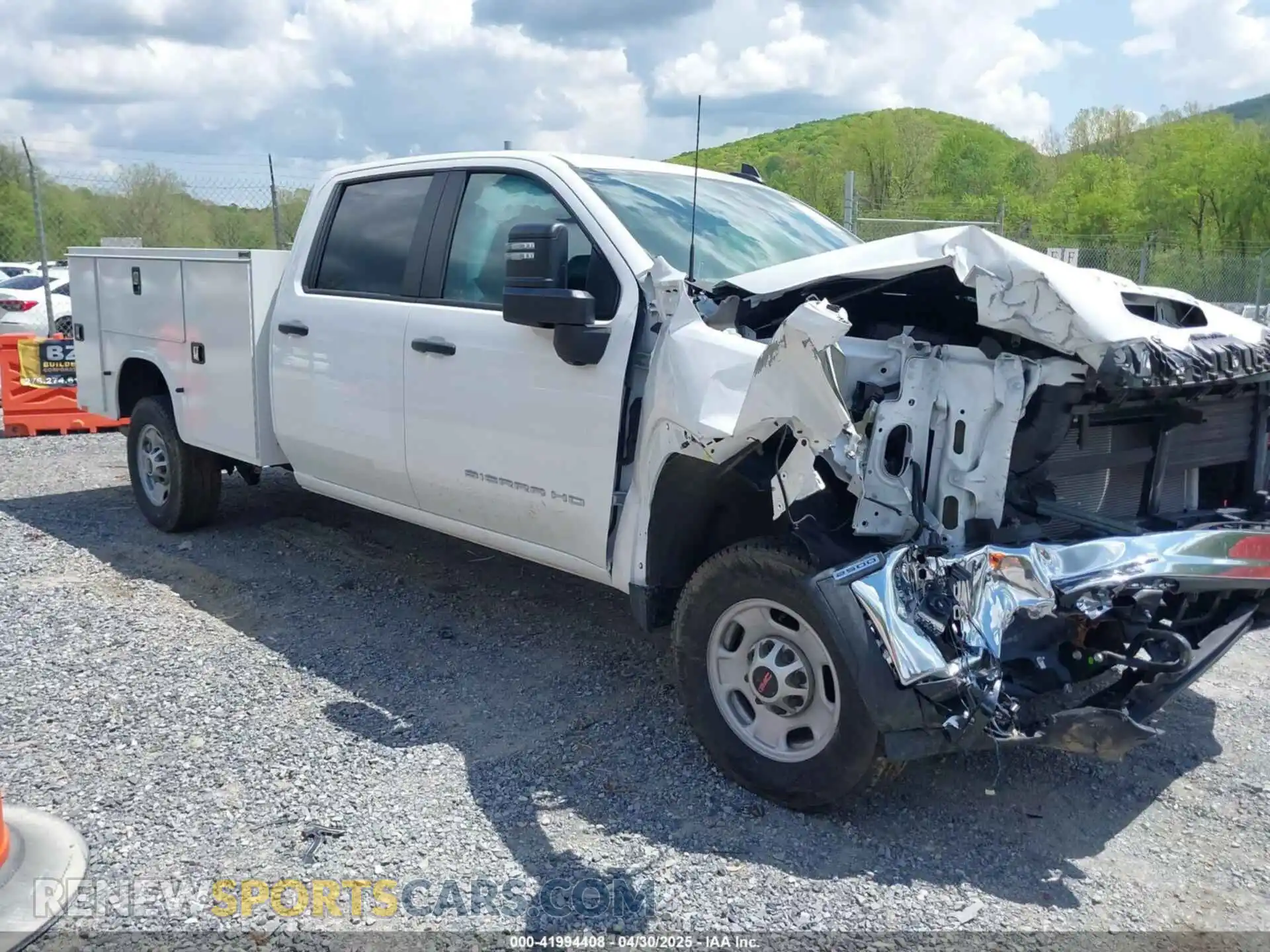 1 Photograph of a damaged car 1GD19LE71RF377220 GMC SIERRA 2500HD 2024